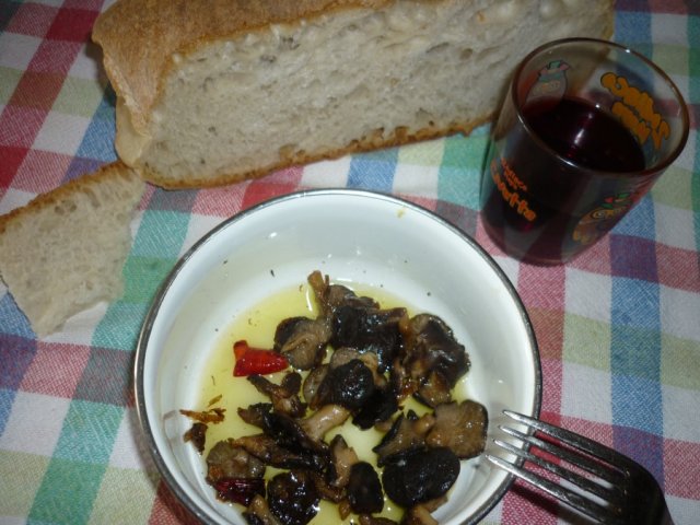 funghi cardoncelli fritti con peperoncino ed olio extravergine locale